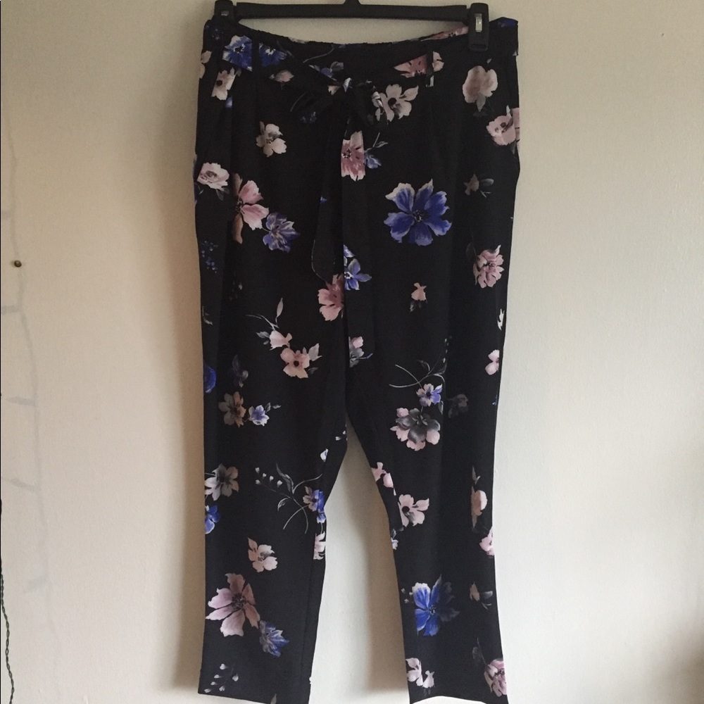 Cropped bow tie pants
